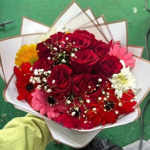Elegant Rose & Gerbera Bouquet