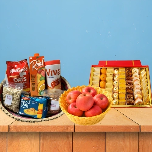 Mom’s Gourmet Basket: Fresh Apples, Delicious Sweets, and Snack Surprises